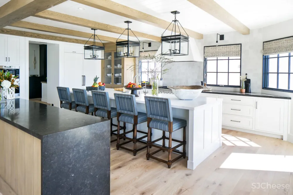 晚间峡谷 Carl Akins Company