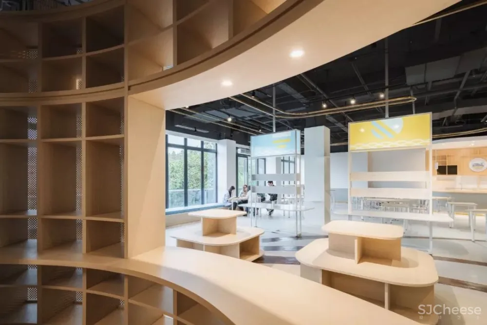 上海交大的00后书店，用有趣抵抗这个无聊的时代