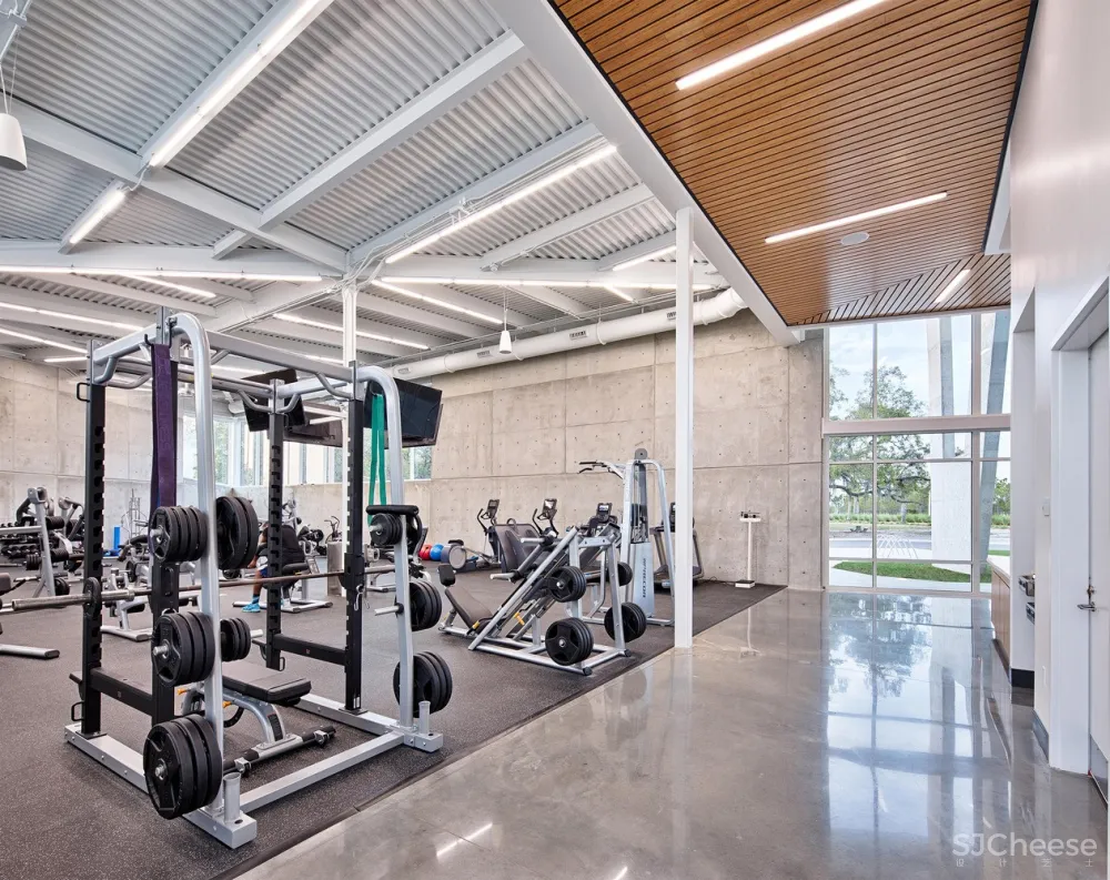 佛罗里达理工大学学生活动中心 / Straughn Trout Architects