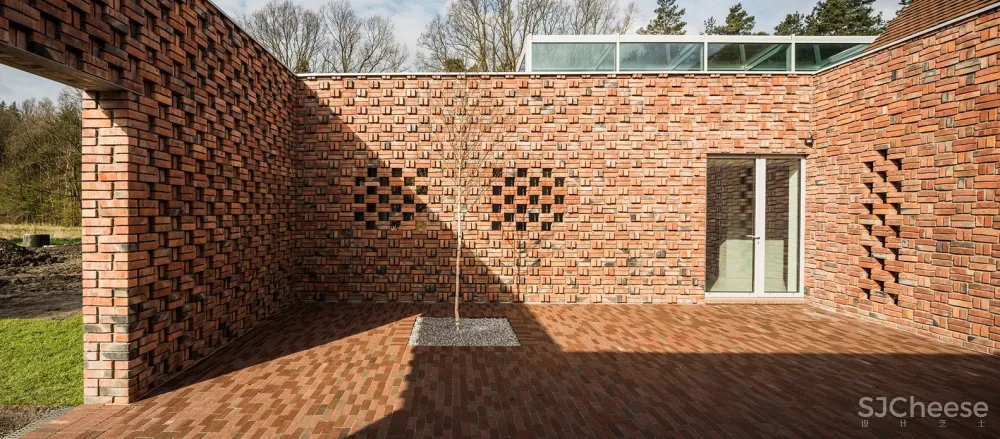 Biuro Toprojekt | 手工建造波兰红房子