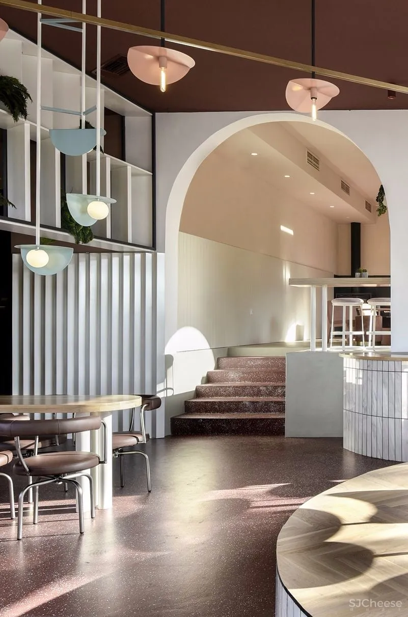 拼贴风格的室内空间，希腊Lofos酒吧 | Ark4lab 首