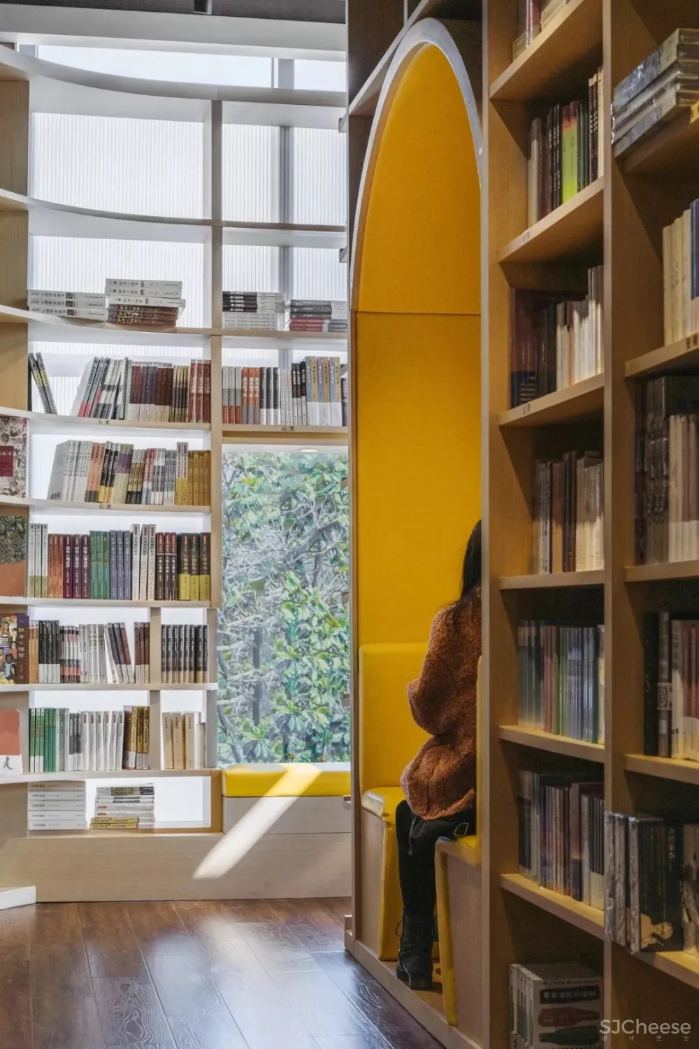 上海交大的00后书店，用有趣抵抗这个无聊的时代