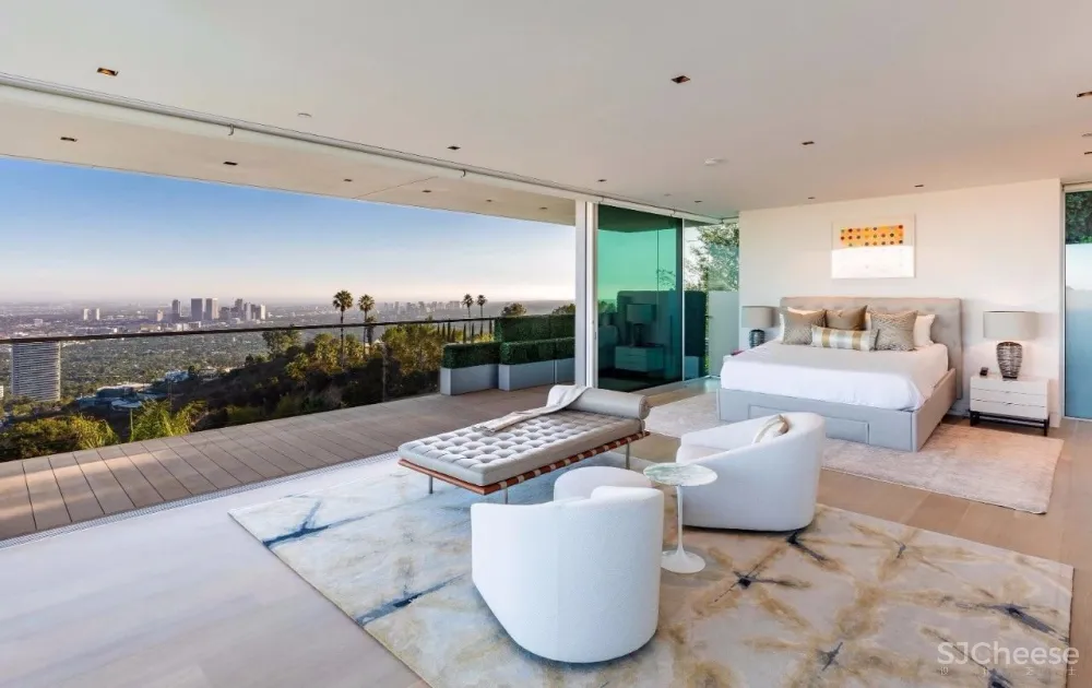 3.98 亿的超级山顶豪宅，无比奢侈的观景台