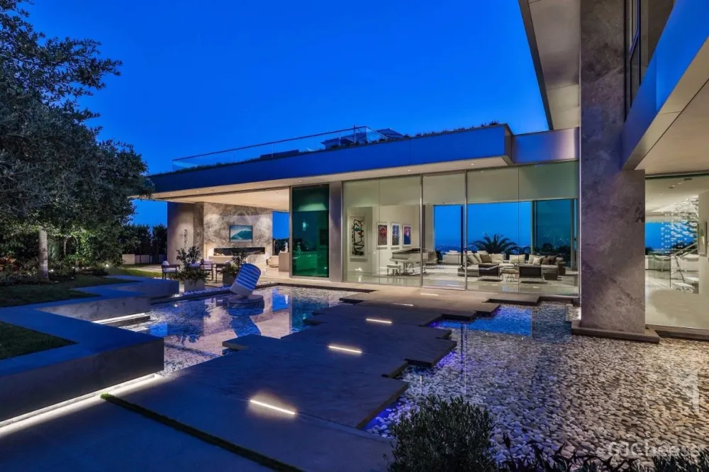 3.98 亿的超级山顶豪宅，无比奢侈的观景台