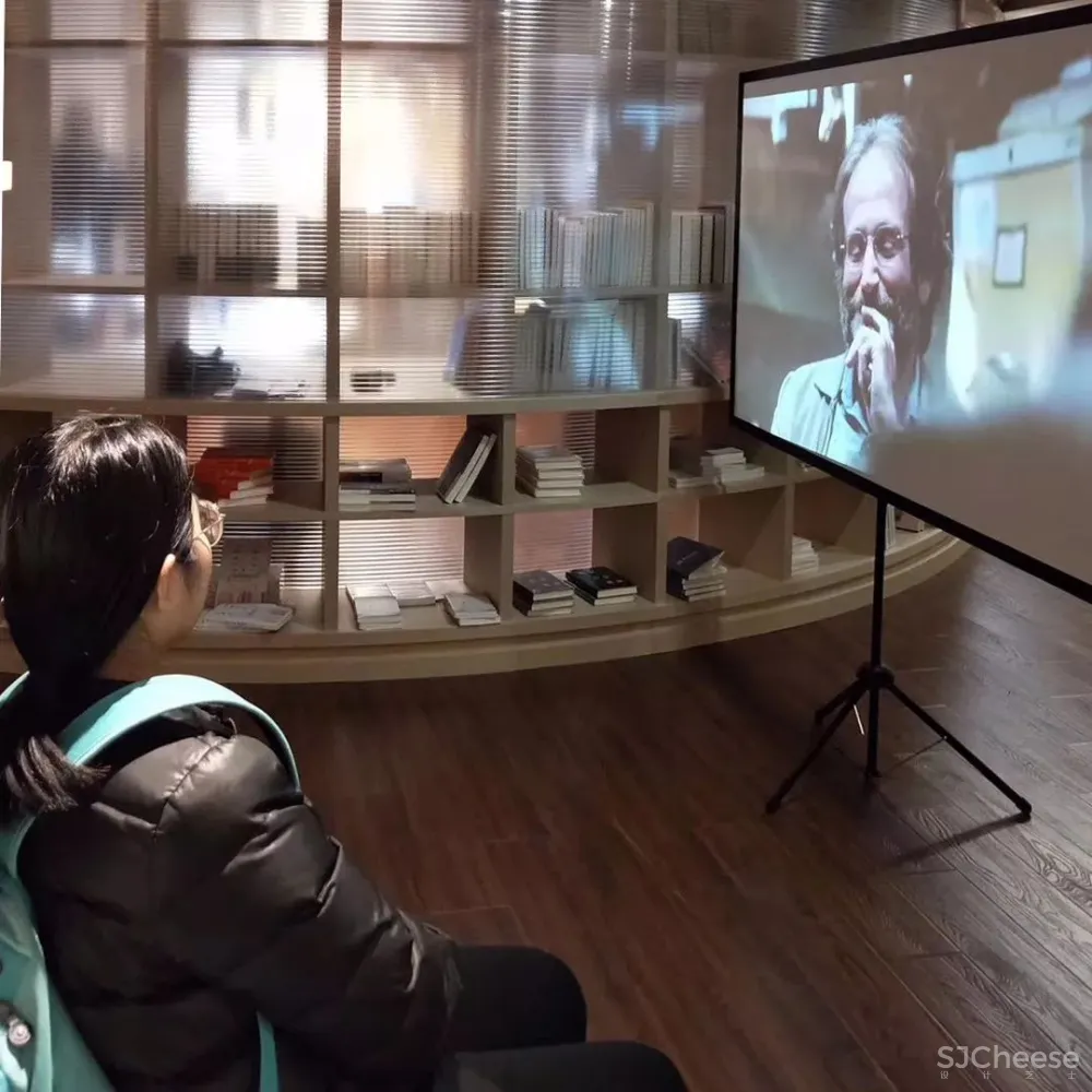 上海交大的00后书店，用有趣抵抗这个无聊的时代