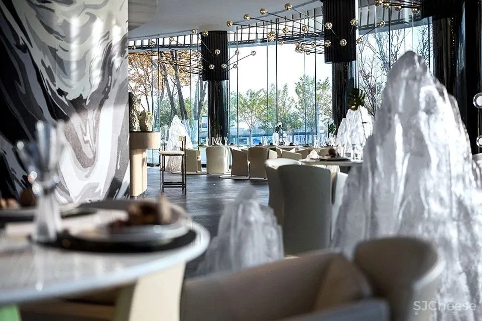 不拘一格的售楼处设计,仿佛置身在山水自然间