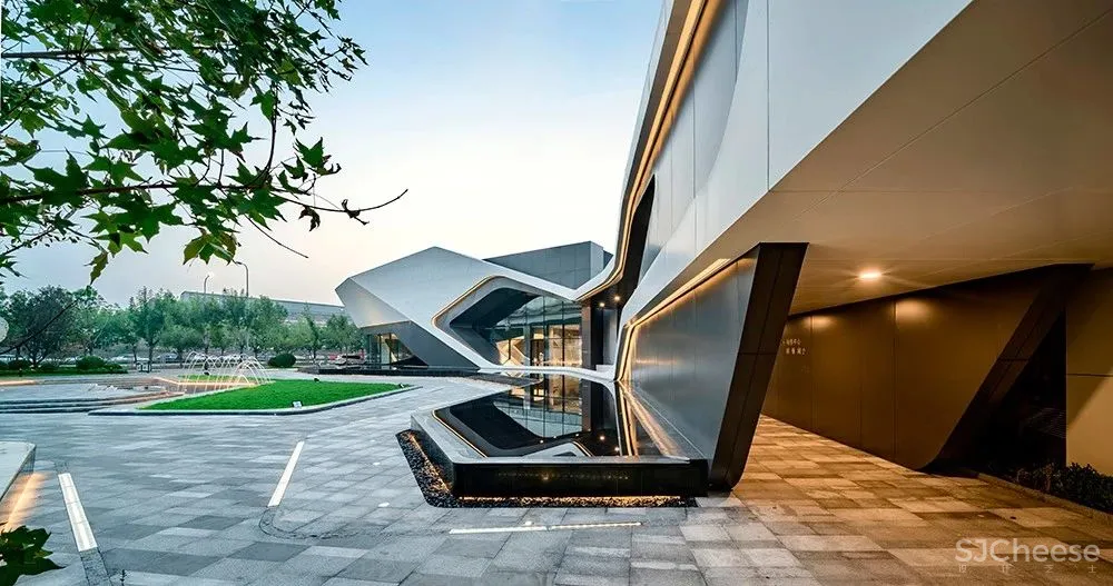 像一艘"未来飞船"的设计作品，太炫了！