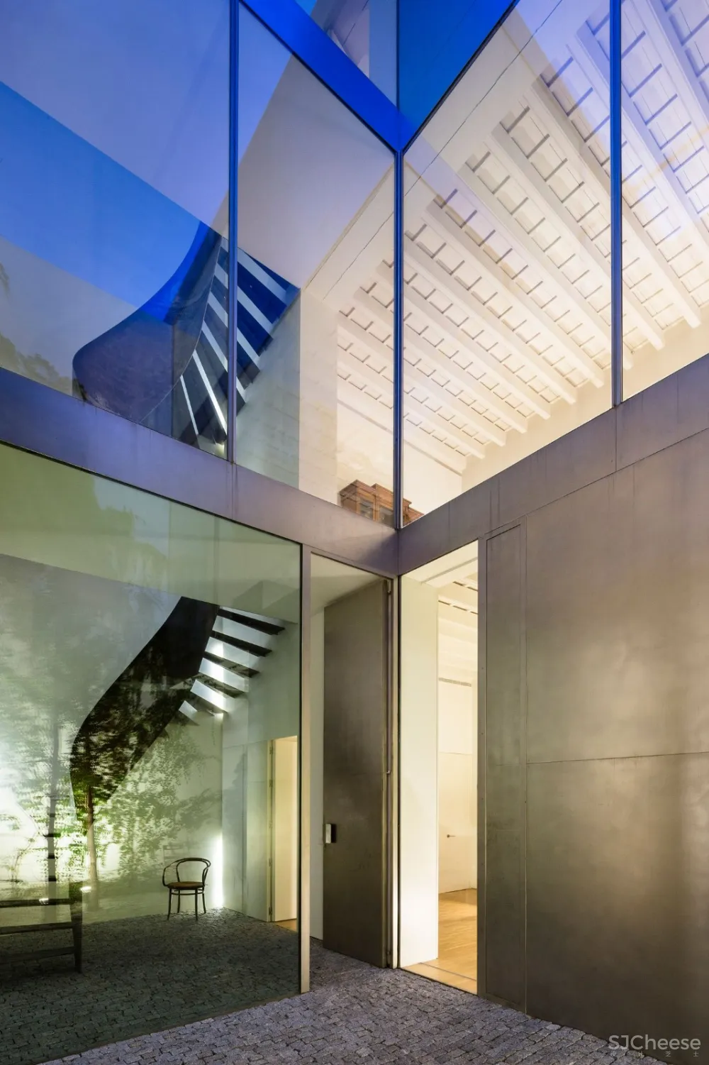 最新 | Harald schonegger & Inmaculada González:塞维利亚阳光庭院住宅 首