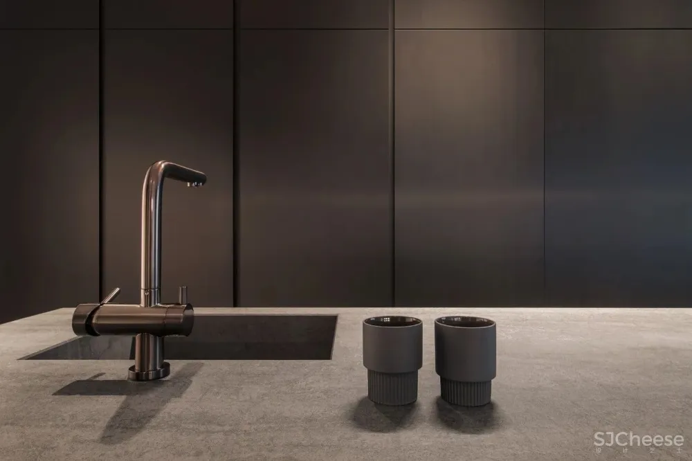 高级黑公寓设计，极简至奢的浪漫 首