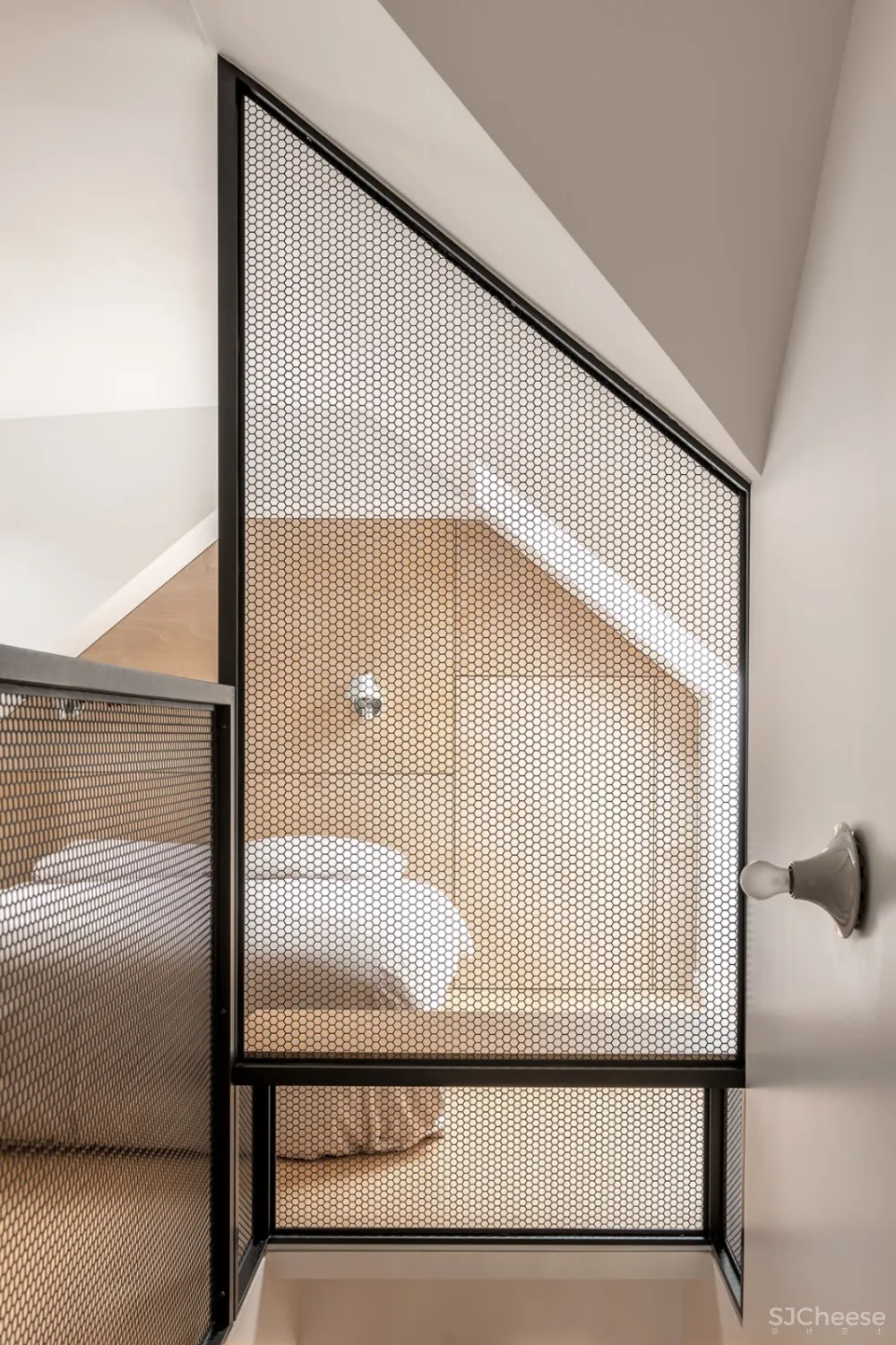 新作 | Campos Studio & Tom Chung Studio：为退休夫妇翻修的温哥华红豆杉屋