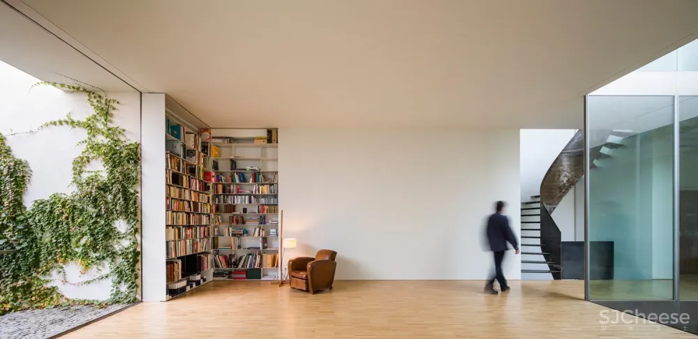 最新 | Harald schonegger & Inmaculada González:塞维利亚阳光庭院住宅 首