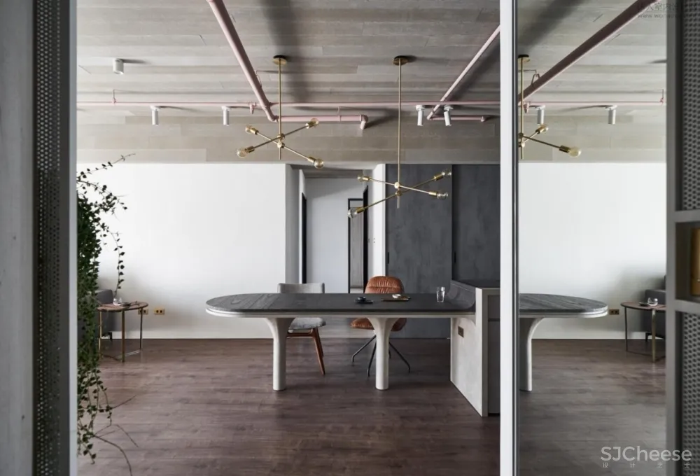 台中慕森设计 | 一半LOFT轻工业风，一半极简侘寂美学