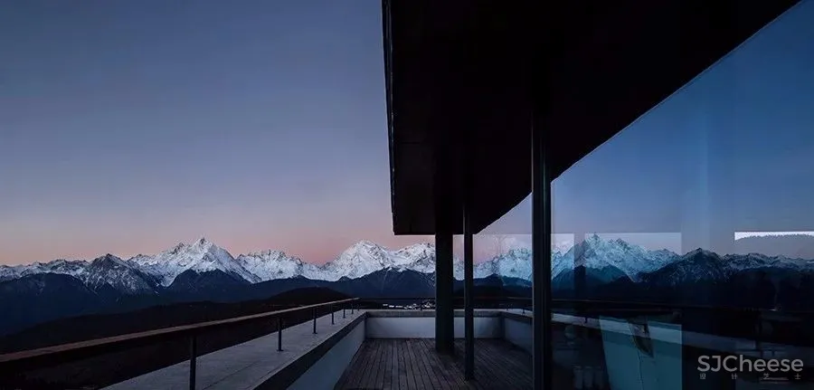 在世界尽头,为凝望辟一扇理想的“窗”| 既下山·梅里酒店