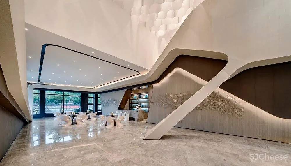 像一艘"未来飞船"的设计作品，太炫了！