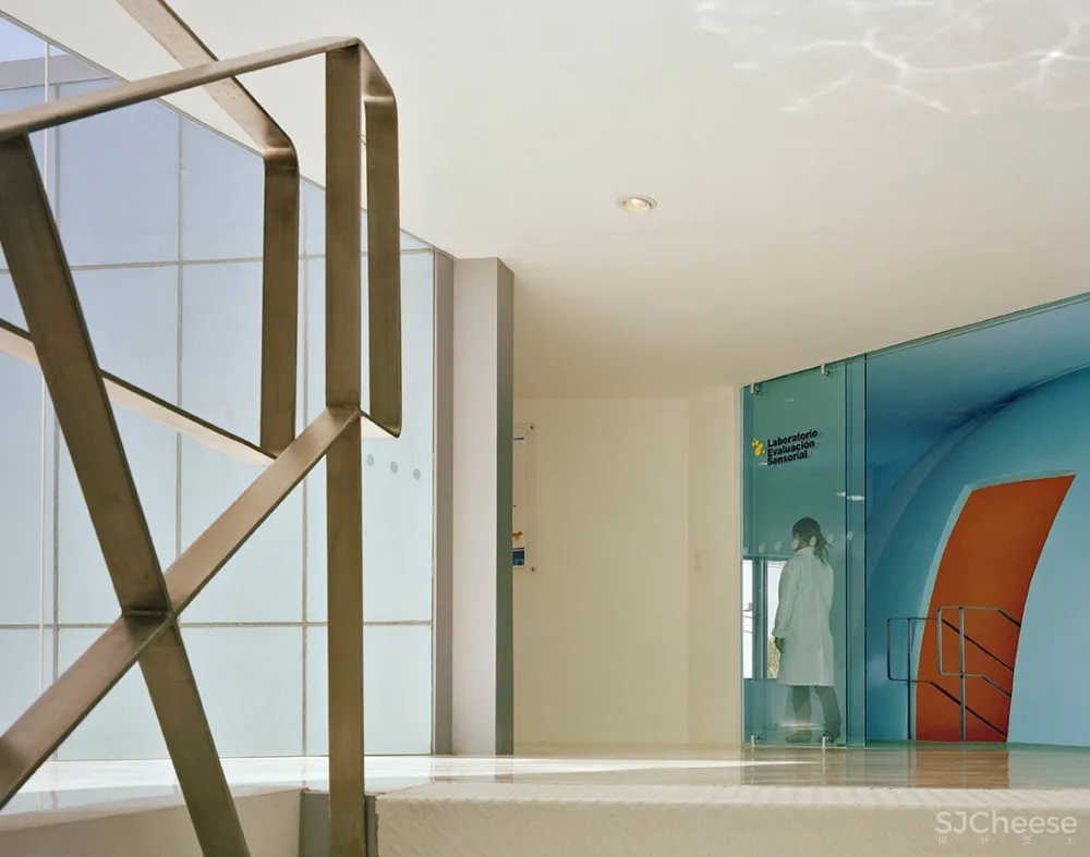 墨西哥雀巢集团创新实验室／Rojkind Arquitectos