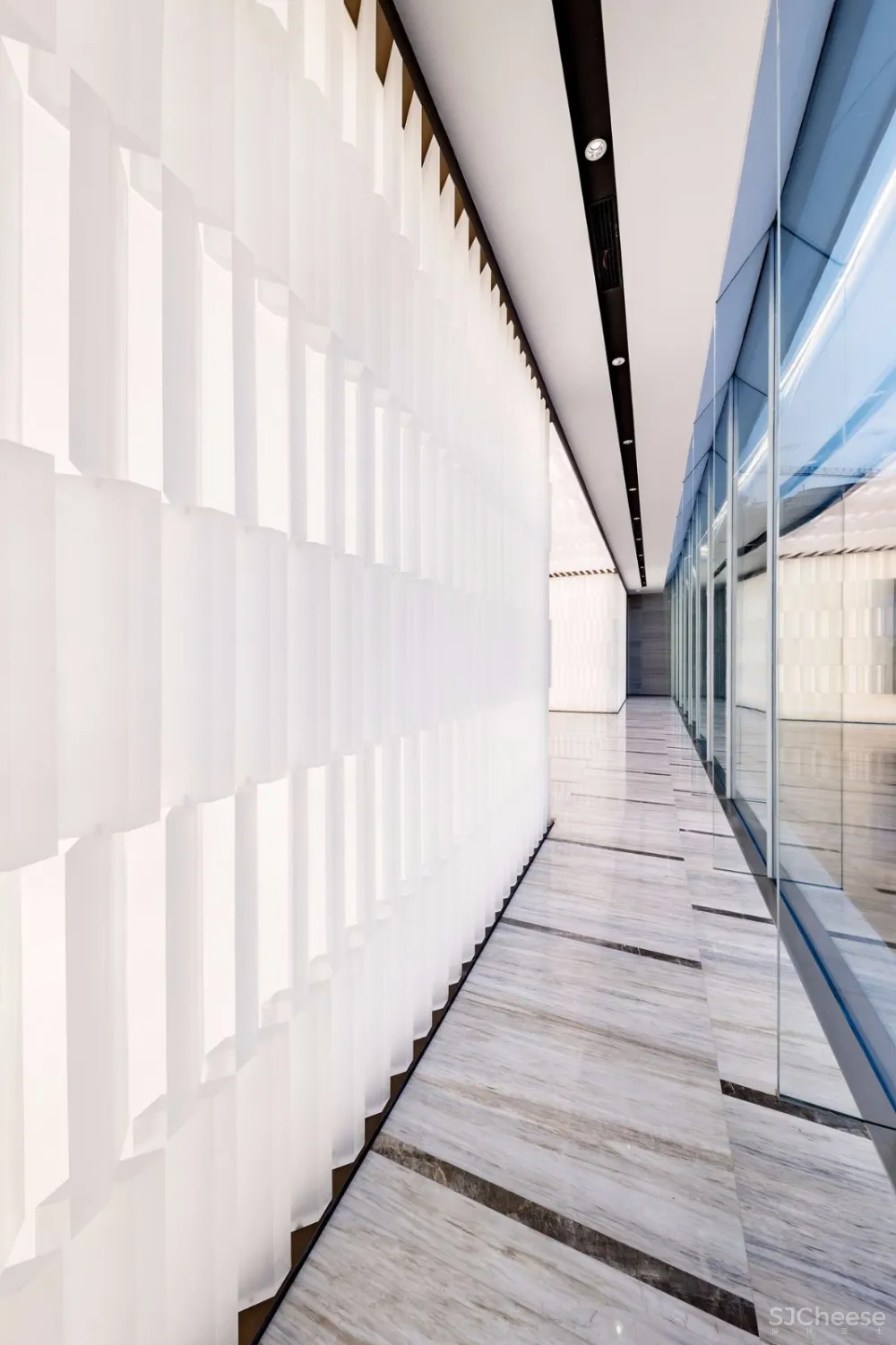 新作 | 凌子达新作•亚克力灯片打造出具有现代时尚美学的感官空间