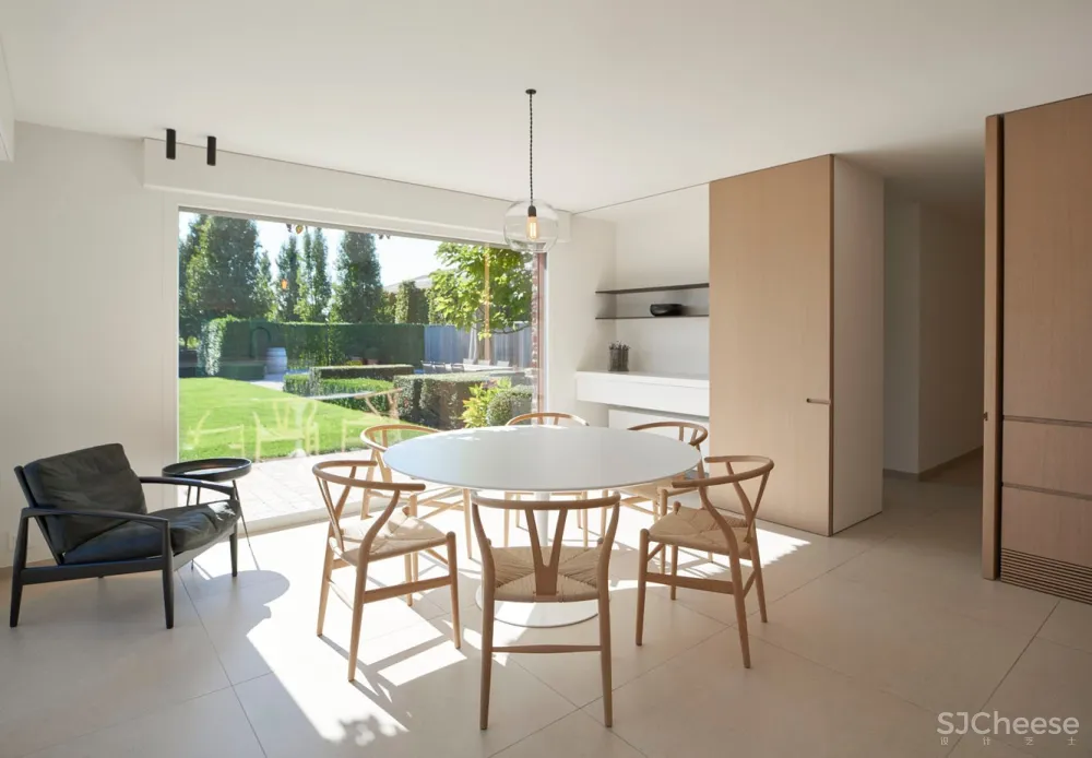 首发 | minus:比利时极简Roeselare住宅 首