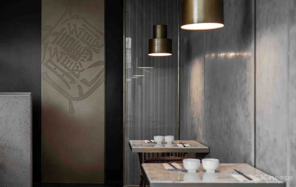 高桌子低板凳面馆·成都 / 大麦设计