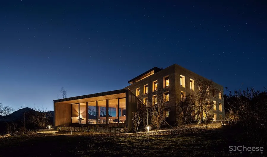 在世界尽头,为凝望辟一扇理想的“窗”| 既下山·梅里酒店