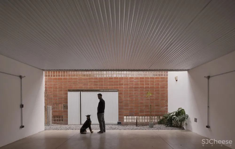 Estudio Berzero Jaros：阿根廷陶瓷砖建筑