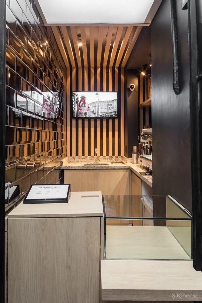 给我一扇门宽的空间，The Coffee咖啡店 / Studio Boscardin.Corsi Arquitetura