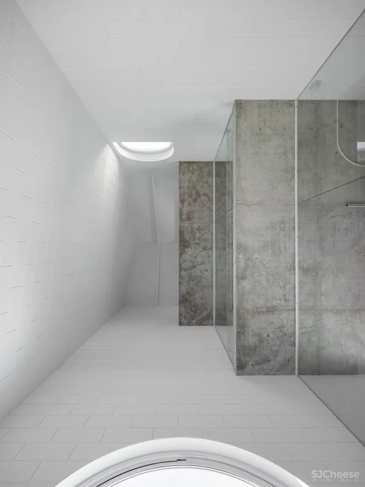 首发 | Leopold Banchini + Daniel Zamarbide：拥有强大内部和沉思空间的封闭式住宅 Dodged House 首