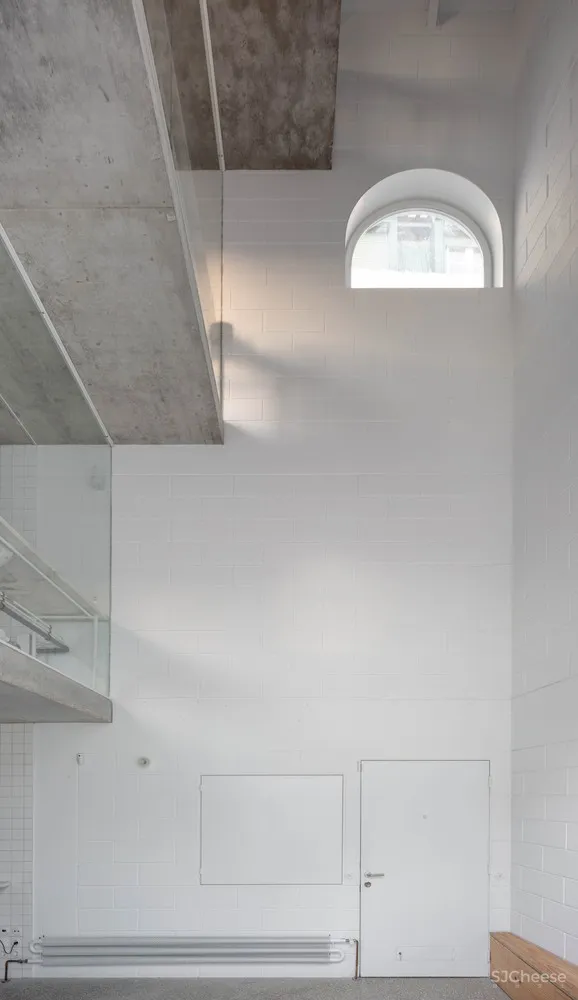 首发 | Leopold Banchini + Daniel Zamarbide：拥有强大内部和沉思空间的封闭式住宅 Dodged House 首