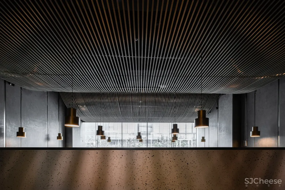 高桌子低板凳面馆·成都 / 大麦设计