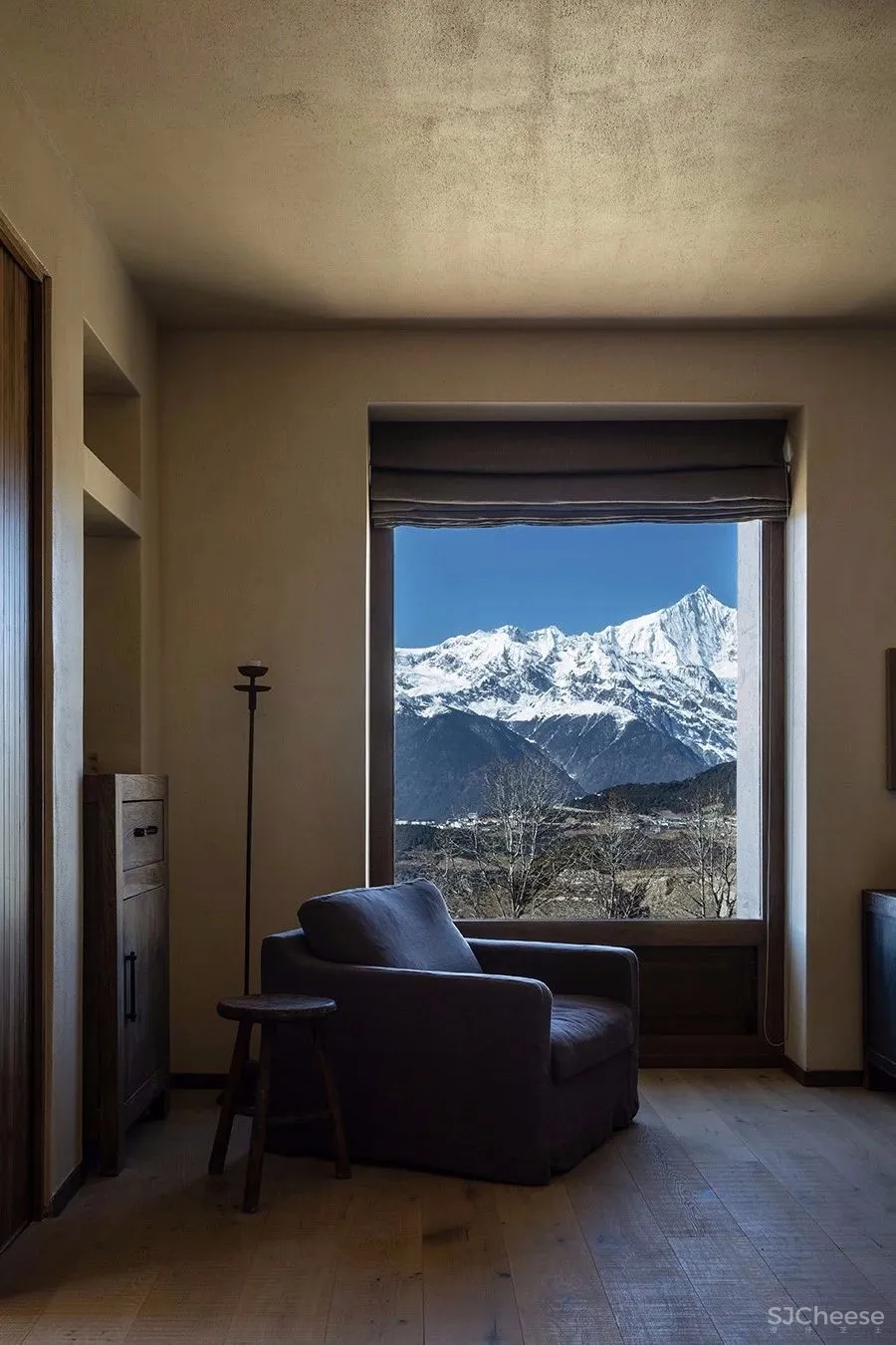 在世界尽头,为凝望辟一扇理想的“窗”| 既下山·梅里酒店