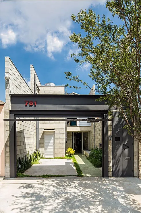 Casa Havaí 别墅 / Grupo Garoa + Chico Barros 首