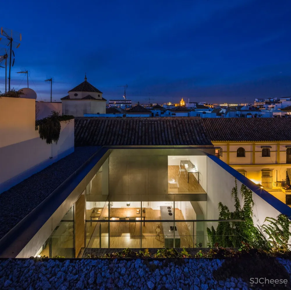 最新 | Harald schonegger & Inmaculada González:塞维利亚阳光庭院住宅 首