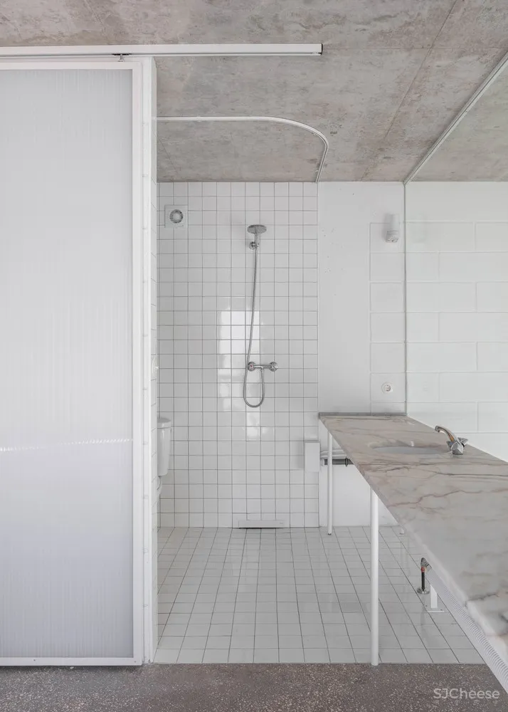 首发 | Leopold Banchini + Daniel Zamarbide：拥有强大内部和沉思空间的封闭式住宅 Dodged House 首