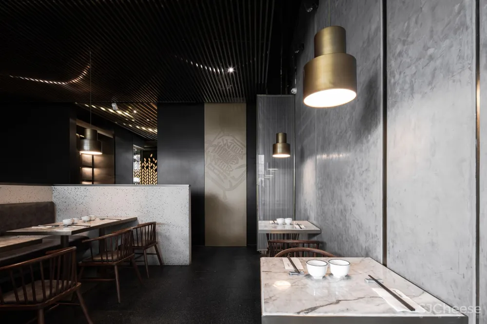 高桌子低板凳面馆,成都 / 大麦设计