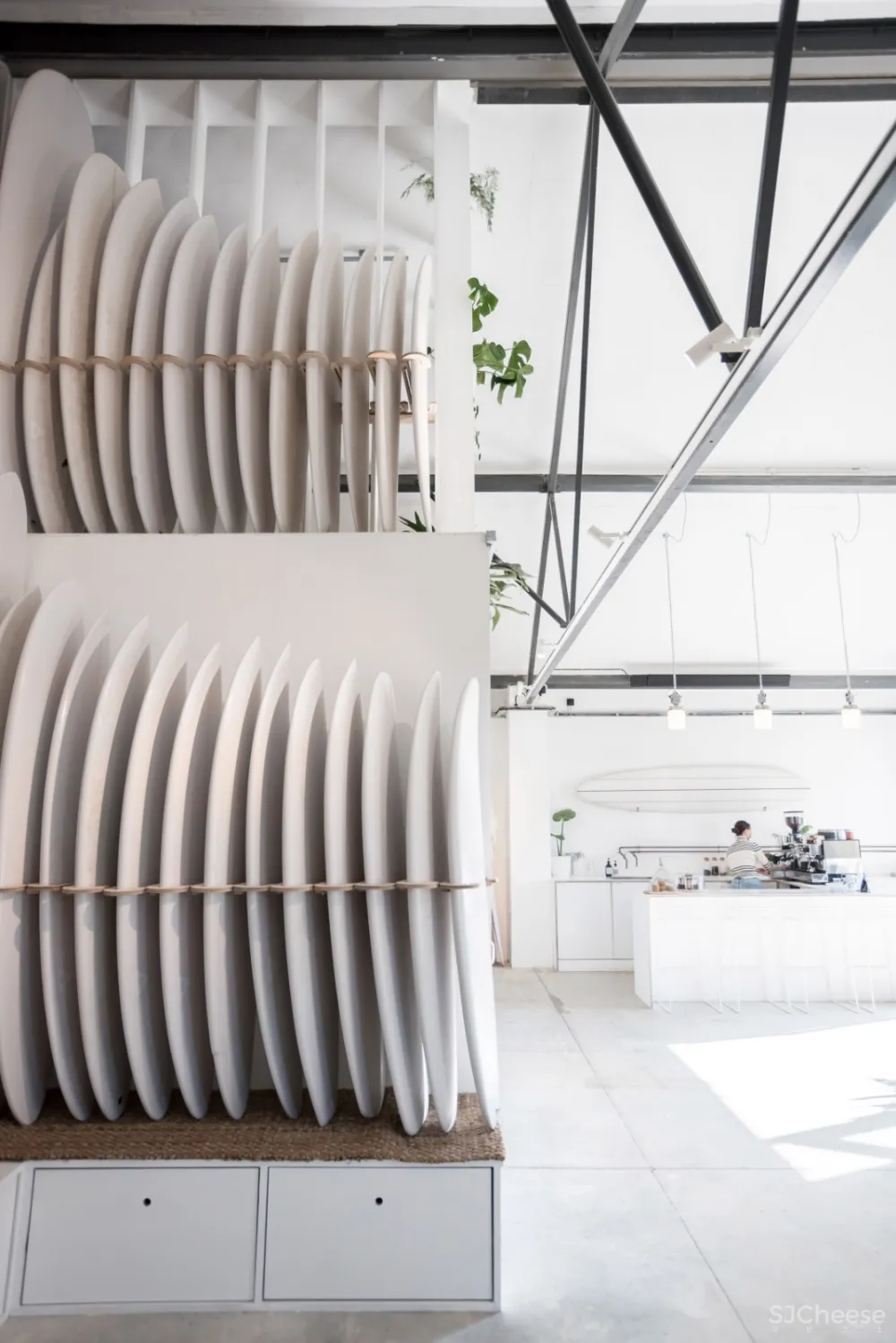 首发 | Emily & Mark Anderson：工厂改造Open冲浪商店咖啡馆