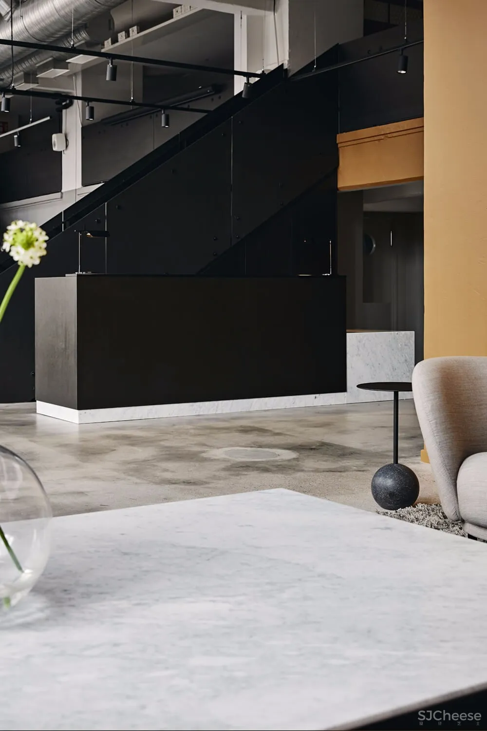 bob the robot | 厂房改造之芬兰广告公司