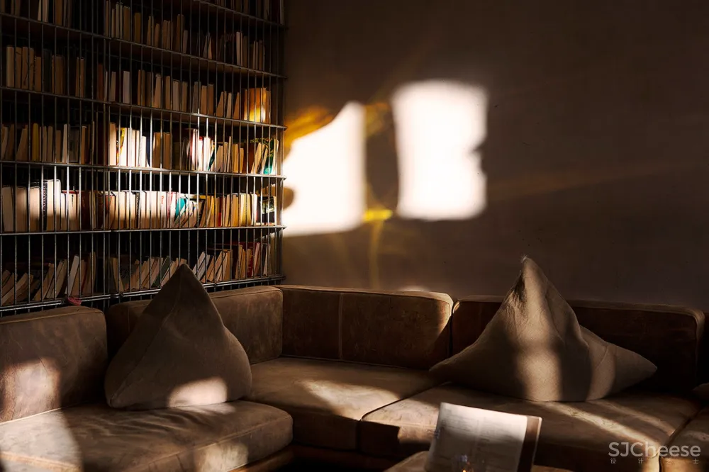 Sigurd Larsen & Jonathan Tuckey 翻新大堂和客房:柏林Michelberger酒店