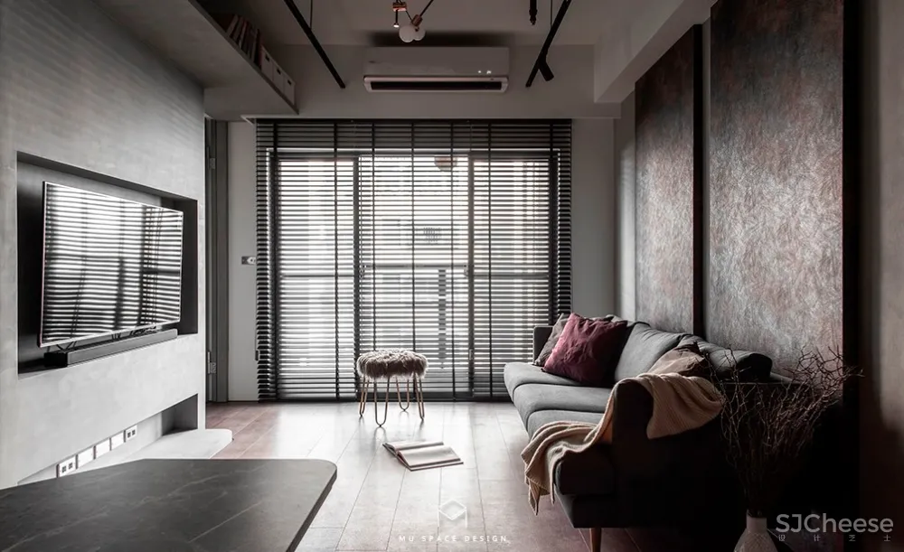 台中慕森设计 | 一半LOFT轻工业风，一半极简侘寂美学