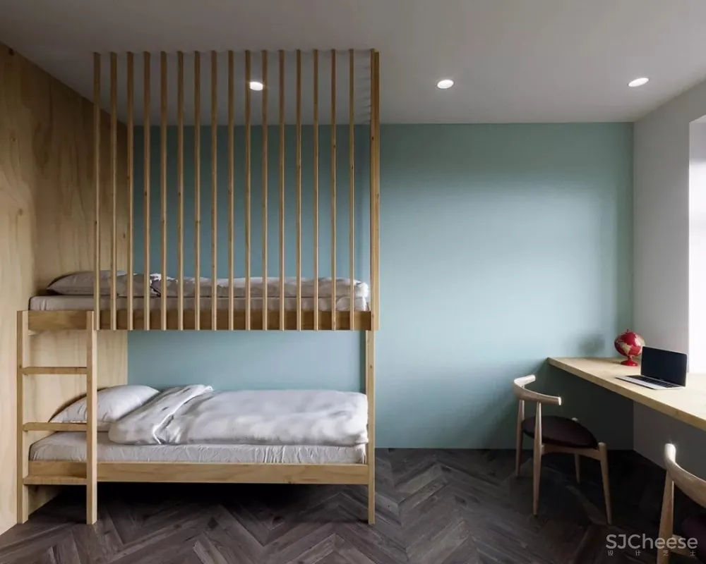 雅致与俏皮，在这座挑高公寓里交织 | Barinov Andrey 首