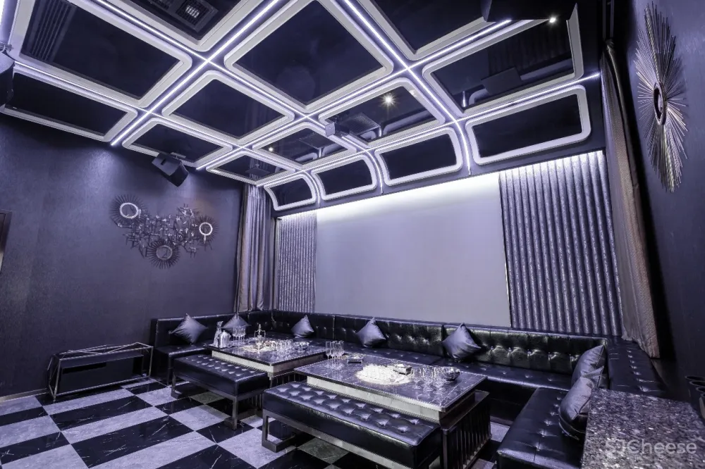 最新 | 新冶组：无锡M-KING KTV概念店 全景式巨幕KTV体验打造“M”娱乐主义新体验