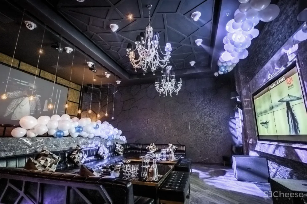 最新 | 新冶组：无锡M-KING KTV概念店 全景式巨幕KTV体验打造“M”娱乐主义新体验