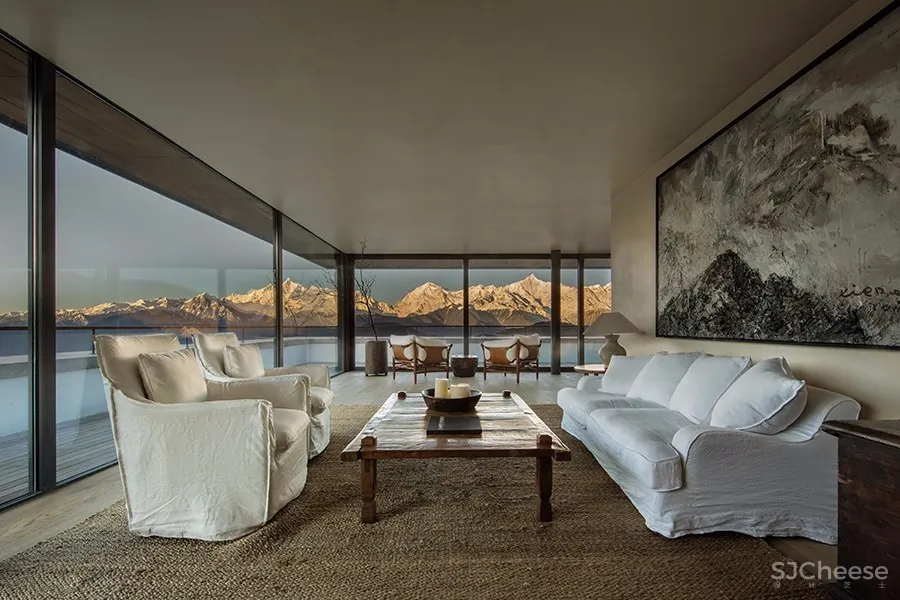 在世界尽头,为凝望辟一扇理想的“窗”| 既下山·梅里酒店