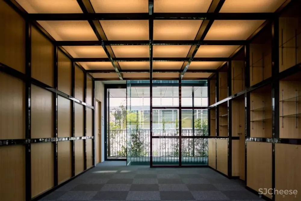 他在闹市中建了一个寺庙,用水晶做围墙,斩获设计大奖