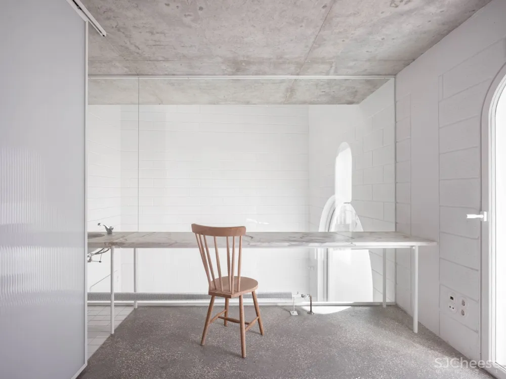 首发 | Leopold Banchini + Daniel Zamarbide：拥有强大内部和沉思空间的封闭式住宅 Dodged House 首