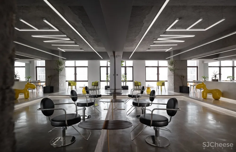 域见设计 YuDesign:TIME WAR糖果·现代工业风理发店设计