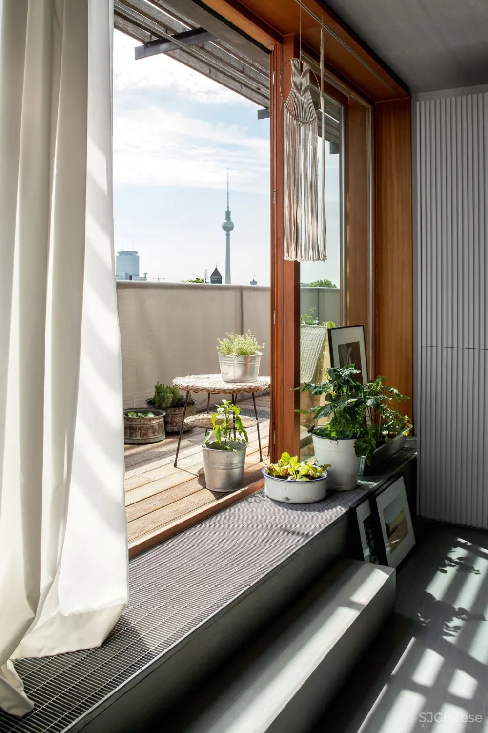 首发 | ESTER BRUZKUS:德国柏林开放式绿洲花园公寓