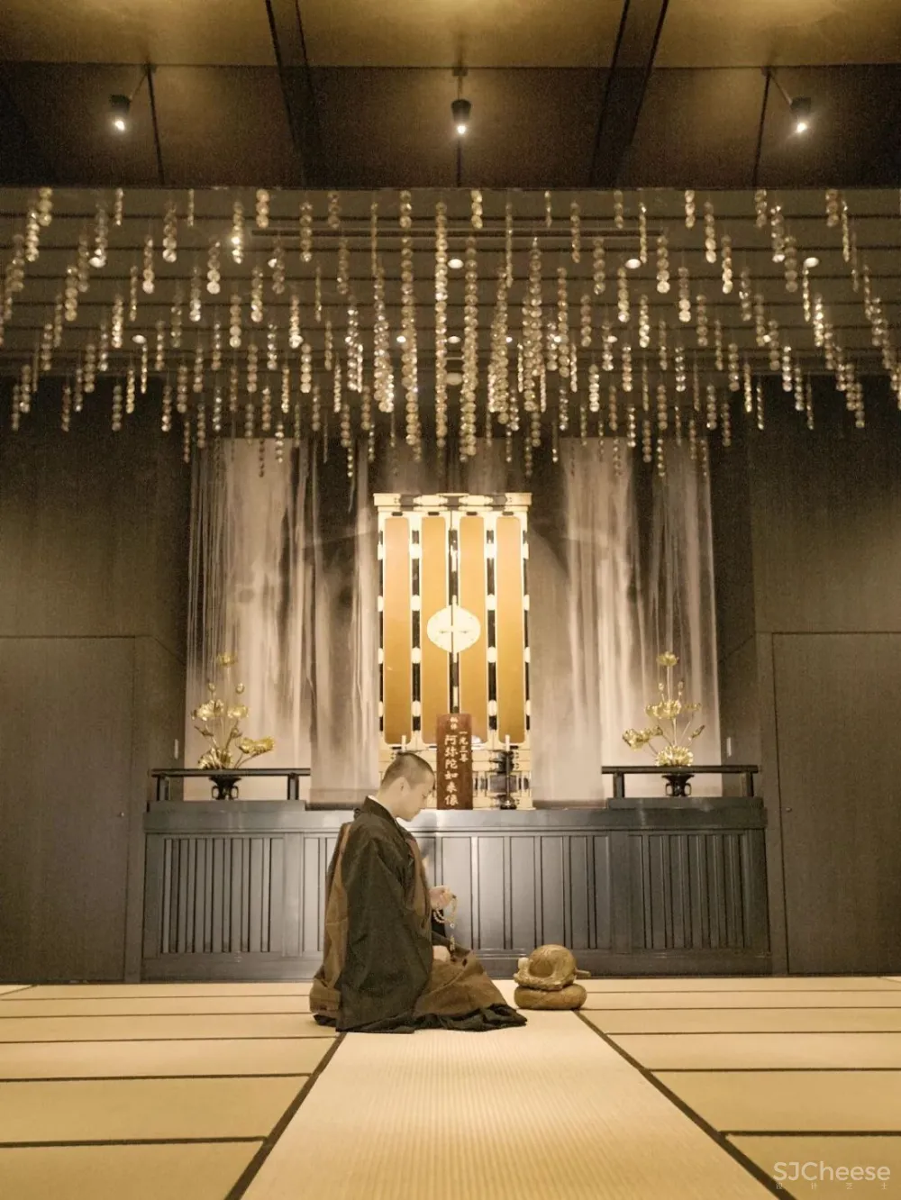 他在闹市中建了一个寺庙,用水晶做围墙,斩获设计大奖