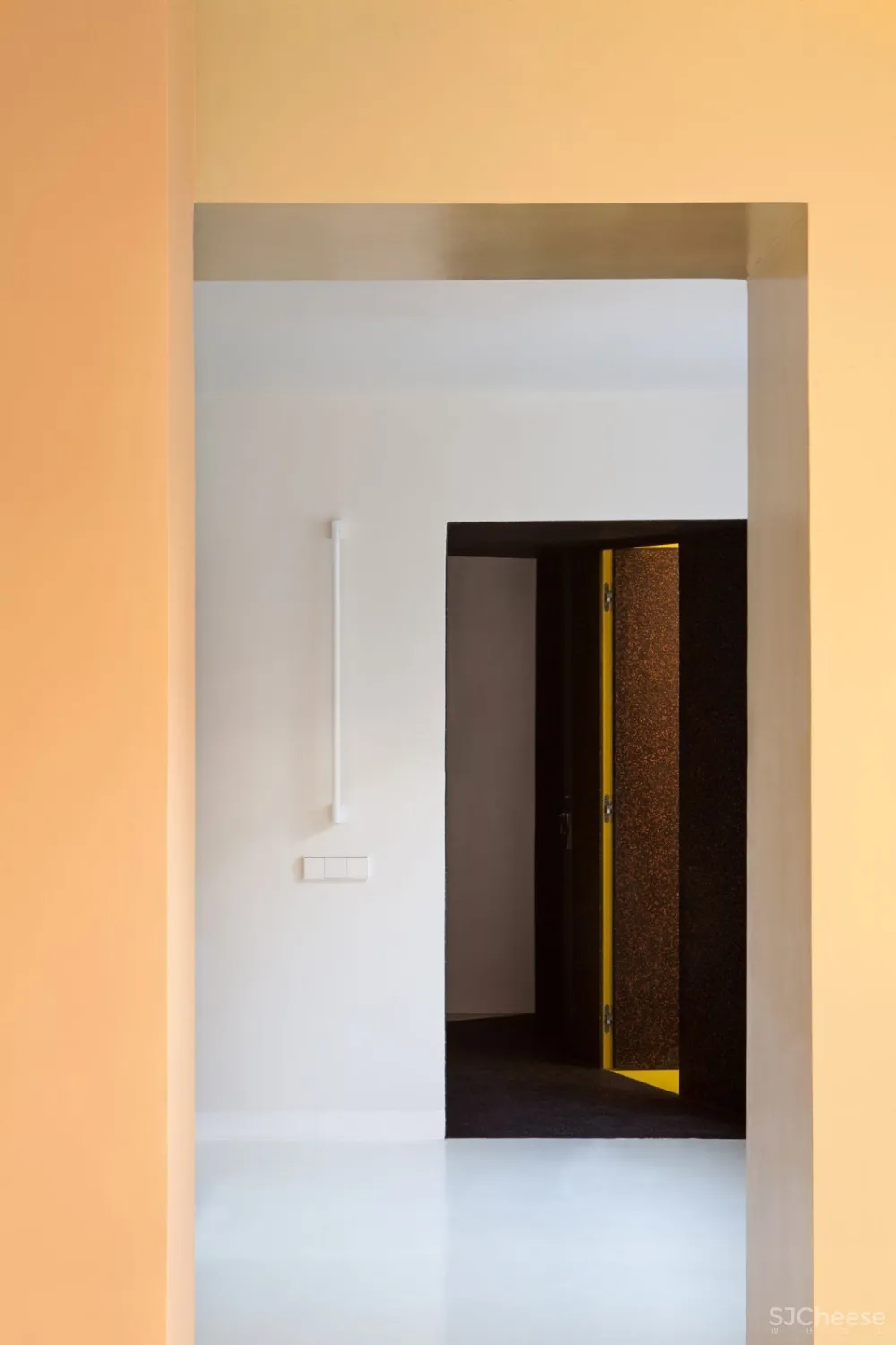 首发 | 三位建筑师共同设计 西班牙撞色几何形状架构的可持续阁楼公寓