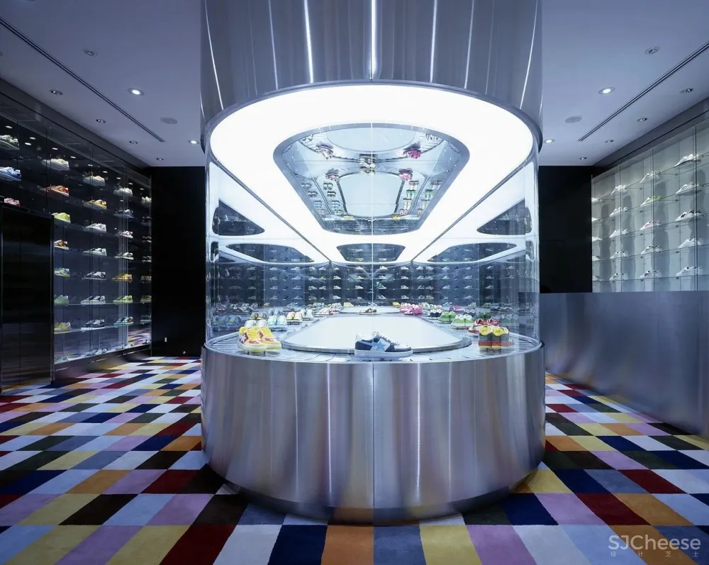 专为优衣库、Nike、LEXUS设计旗舰店,他的创意让人折服!
