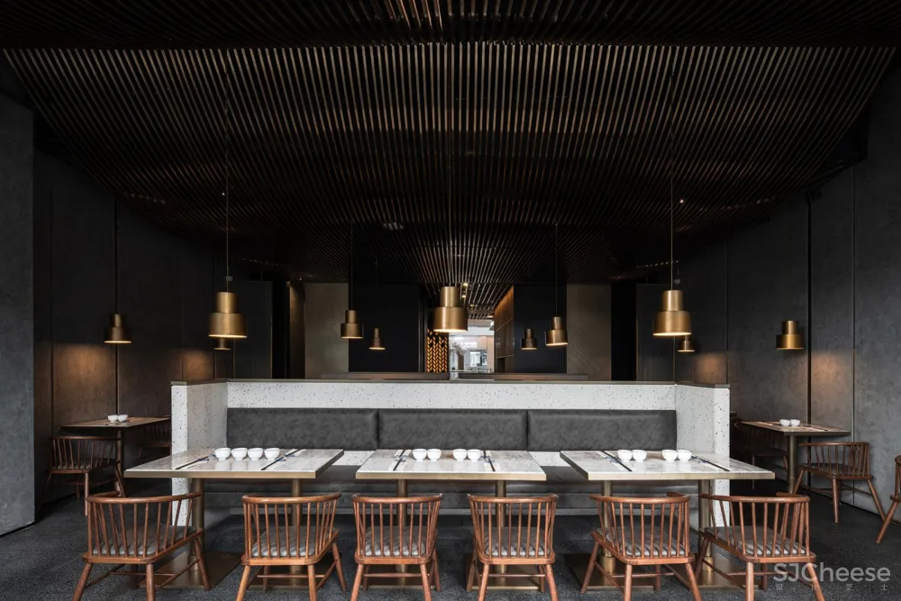 高桌子低板凳面馆·成都 / 大麦设计