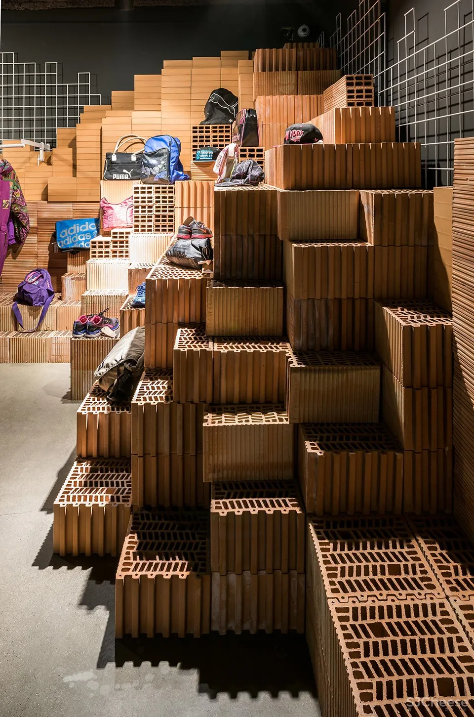 VINTALOGY服装店，马德里 / ENORME Studio